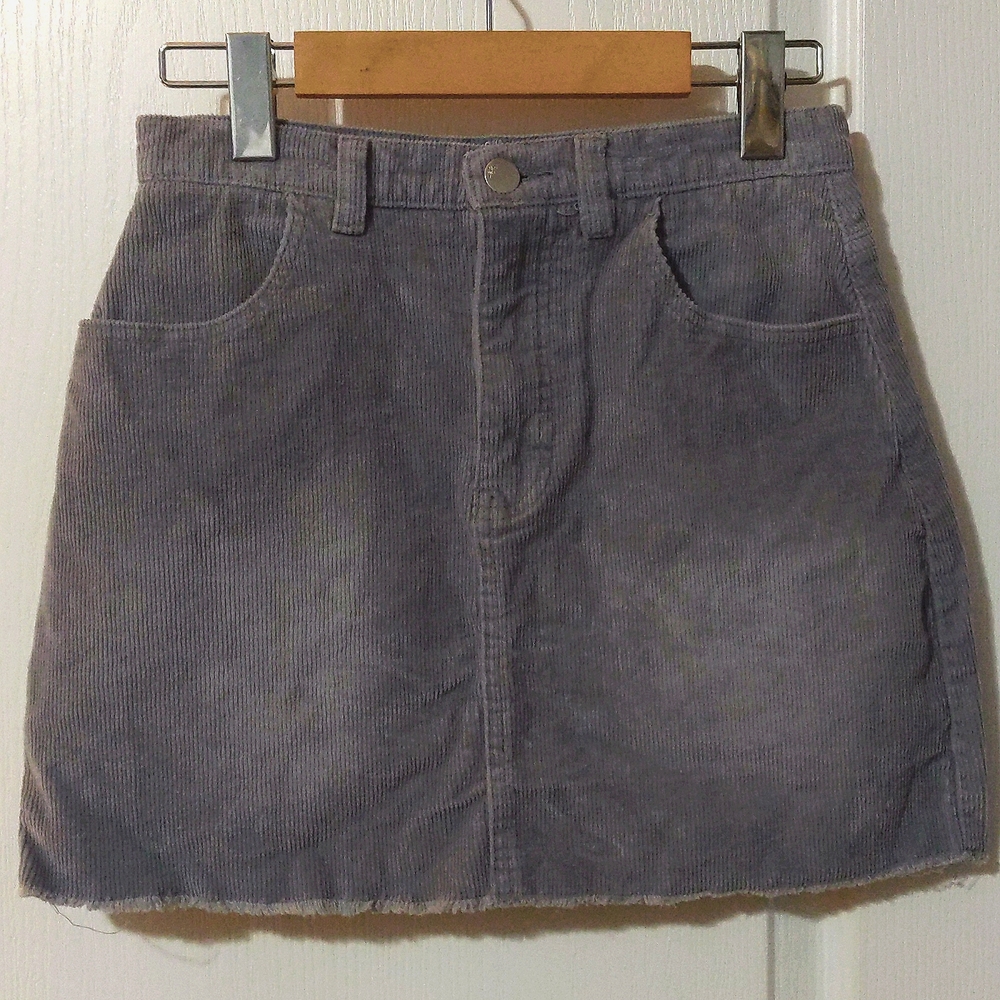 2/$35✨ HARLOW Grey Corduroy Cut-Off, Frayed hem, mini skirt w/ POCKETS! small